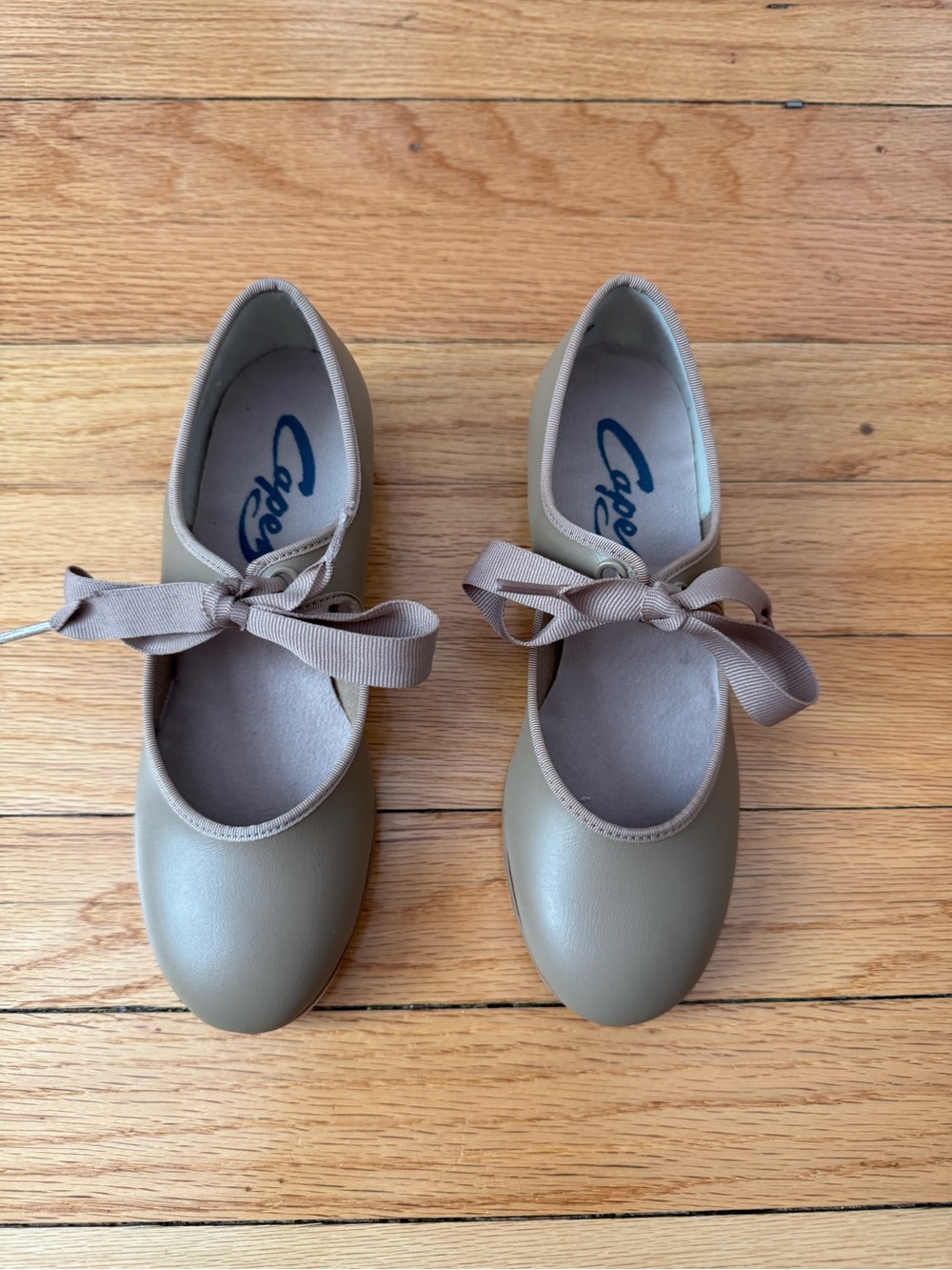 NIB
Capezio Tyette Tap Shoes 
Size 3.5 M
Tan